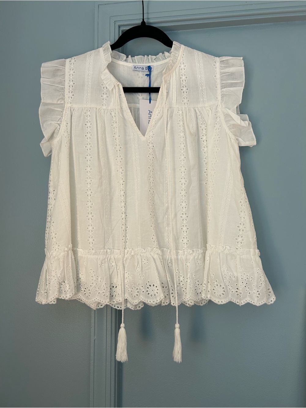 NWT Anna Rae Ruffle Eyelet Blouse in White - Picture 2 of 8